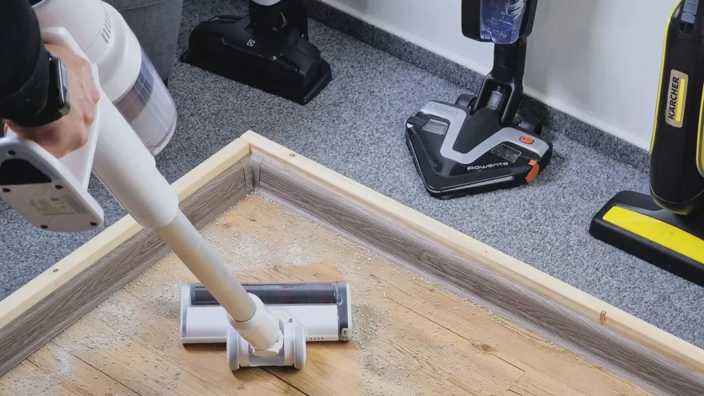 Xiaomi G20 Lite vs. Dyson V15: Může vysavač za 2 000 Kč nahradit stroj za 16 000?