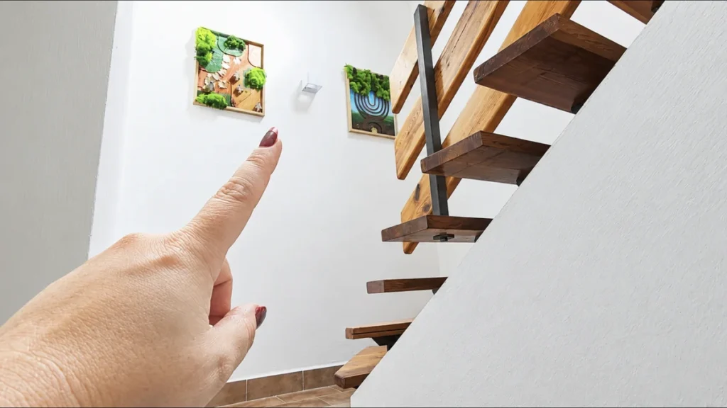 Action nástěnná lampa: Jak 150 Kč proměnilo chalupu ve stylový interiér