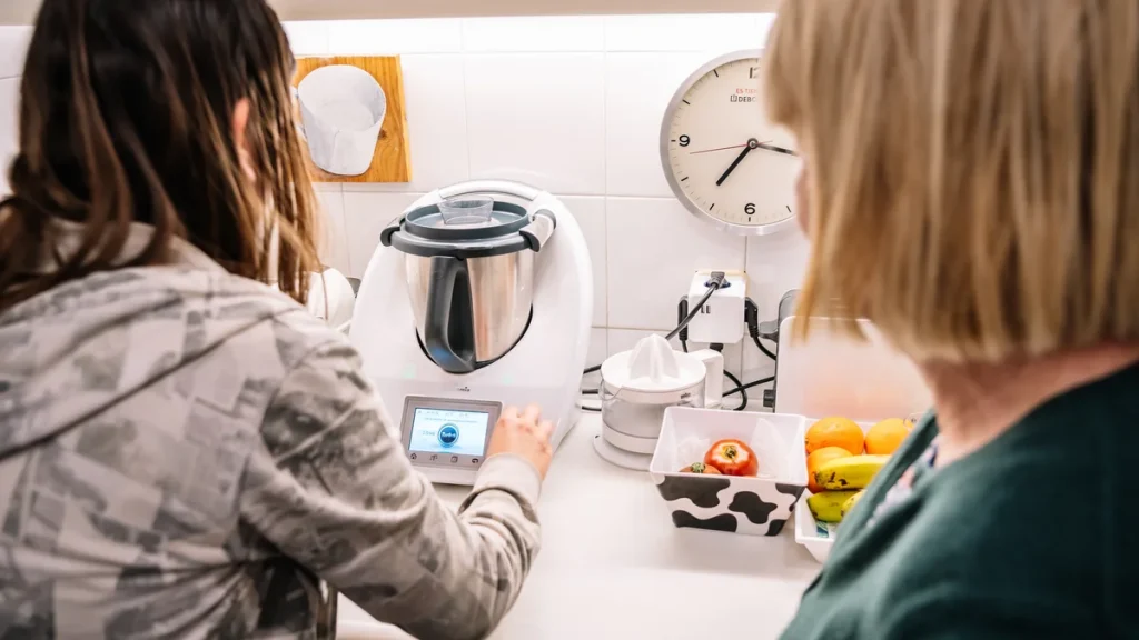 Alternativy k Thermomixu 2026: Proč SilverCrest z Lidlu za 10 000 Kč boduje a kde ETA za 15 000 Kč zaostává