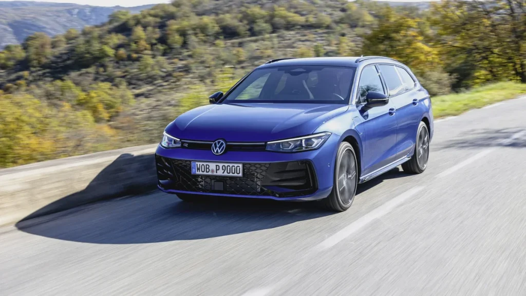 Testy ADAC 2026: Proč Passat Variant porazil elektrická SUV za přes 1,8 milionu Kč