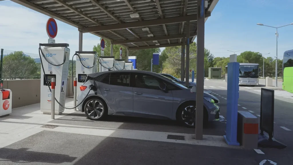 Kia EV9 a účet 334 000 Kč: Jak systém tvrdil, že řidič nabíjel 15 měsíců v kuse