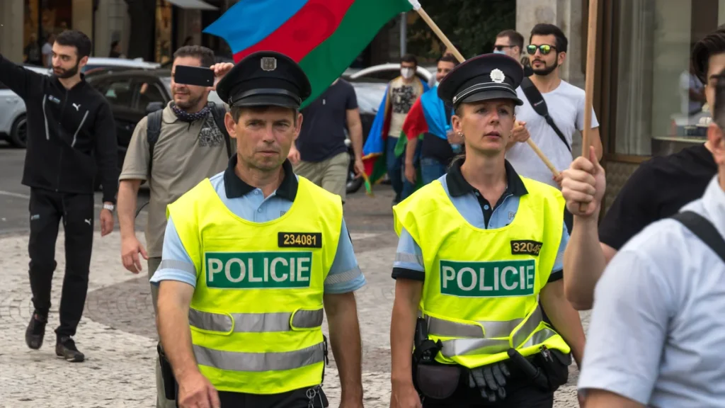 Občanku u sebe nosit nemusíte. Co ale nastane, když ji při policejní kontrole nemáte?